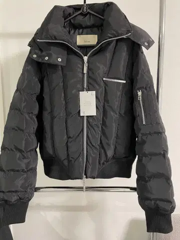 젠트 루이 블랙 다운 자켓 후드 부착