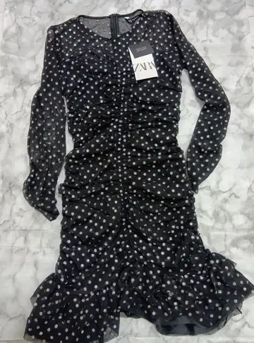 오늘까지!! 판매 새상품 택 포함 ZARA 도트 프릴 원피스