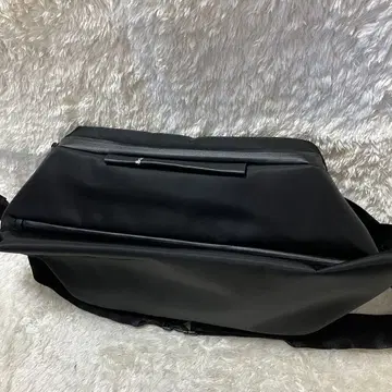 [컨디션 최상] COTE&CIEL isarau L Sleek 숄더백