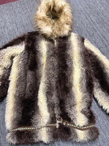 에스키모 후드 부착 다운 자켓 브라운 크림