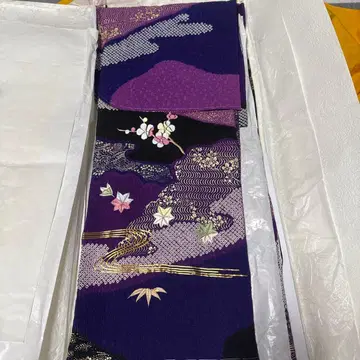 후리소데 보라색과 블랙 컬러 꽃 무늬