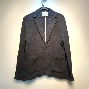 INHERIT 다크 그레이 스트라이프 테일러드 자켓