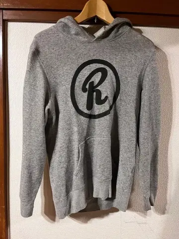 ROYALPUSSY R 로고 후드티