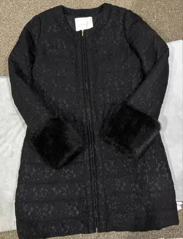 CECIL McBEE 세실 맥비 블랙 레이스 코트