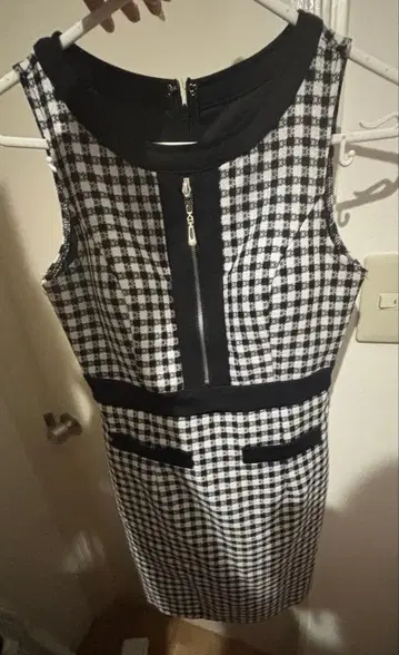 체크 무늬 타이트 드레스 프론트 지퍼 포함