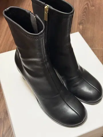 르 타롱 오블리크 숏부츠 청키힐 힐 6cm