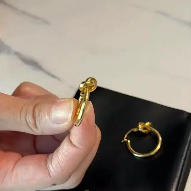 셀린느 링 귀걸이 뷔 착용 BTS