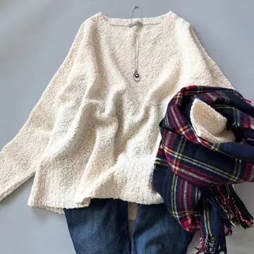 띠어리 럭스 울 혼방 긴팔 니트 아이보리 루즈핏
