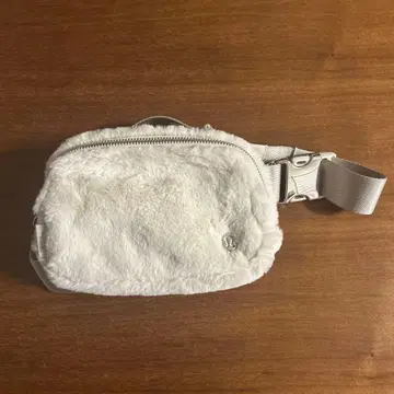 룰루레몬 바디백 화이트