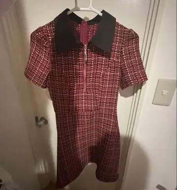 빨간색과 블랙 트위드 미니 원피스