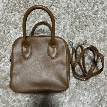 브라운 숄더백 탈부착 가능 스트랩 포함