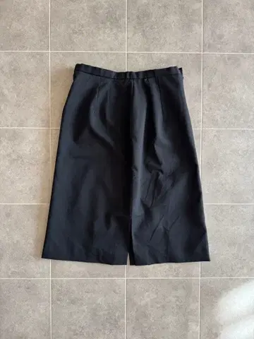 블랙 앞뒤 슬릿 스커트 오피스에도 사용 가능한 깔끔한 디자인