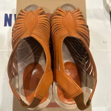 캠퍼 카멜 웨지힐 샌들