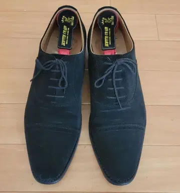 스코치 그레인 블랙 스웨이드 드레스 슈즈