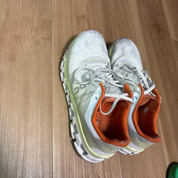 온 러닝화 클라우드플로우 4