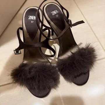 ZARA 퍼 하이힐 37 샌들 뮬
