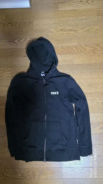 TOM'S 블랙 풀 집업 후드티
