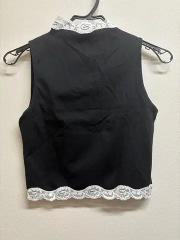 에디트폴르 레이스 트리밍 슬리브리스 탑