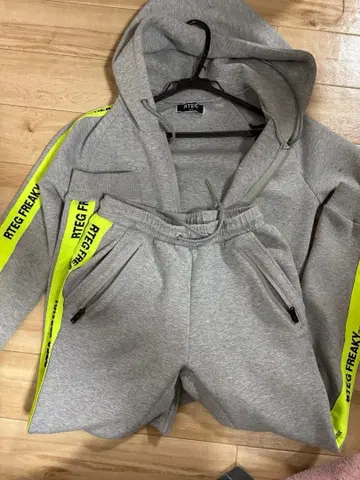 RTEG FREAKY 그레이 후드 부착 맨투맨 S 사이즈