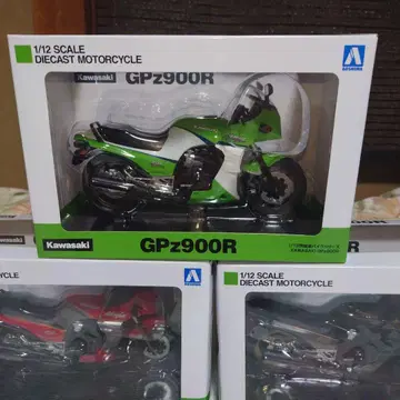 Kawasaki GPz900R 1/12 스케일 다이캐스트 모델