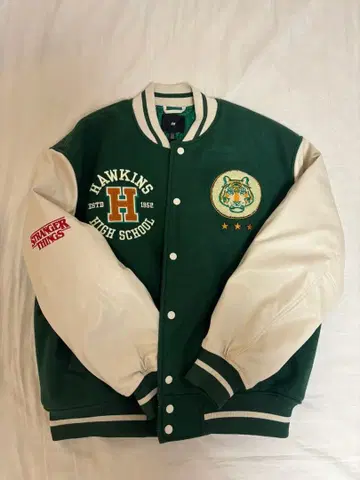 [ 시착만 한 상품 ] H&M x 기묘한 이야기 바시티 자켓 xl