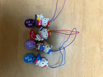 헬로키티 스트랩 포함 키링 4개 세트