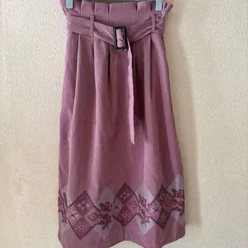 엑시즈팜 자수 장식 핑크 플레어 스커트 로즈 패턴