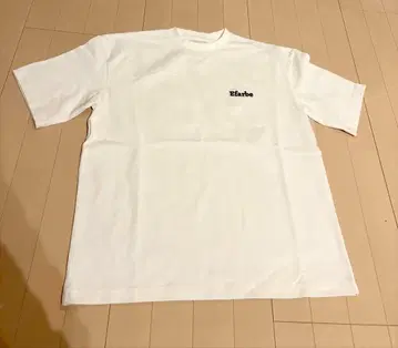 [ 미사용 새상품 ] Earbe 로고 화이트 T셔츠 반팔 코튼