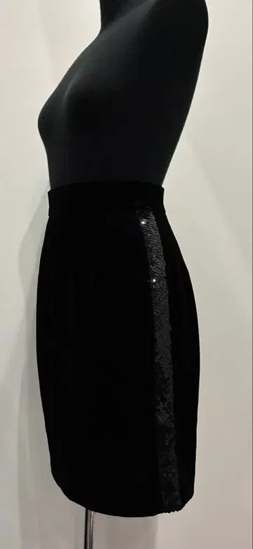 ROPE 택 포함 블랙 벨벳 타이트 스커트