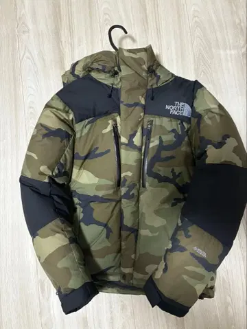 THE NORTH FACE 카모플라쥬 다운 자켓
