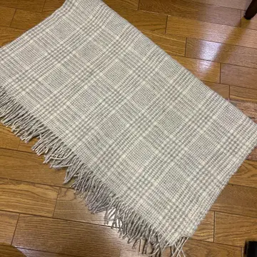 미사용품 LAURA ASHLEY 체크 무늬 스톨 무릎 담요
