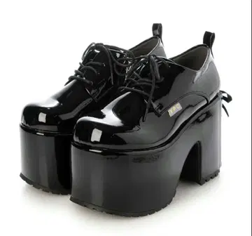 YOSUKE 통굽 레이스업 슈즈 (블랙 에나멜)