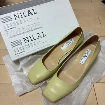 NICAL 라이트 그린 스퀘어토 펌프스