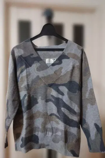 [ soeur7 ] 카모 패턴 V넥 스웨터 사이즈 F