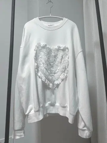 Poppy 하트 레이스 맨투맨 화이트