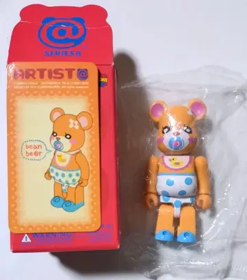 베어브릭 8 아티스트 뒷면 깃털 우미노 치카