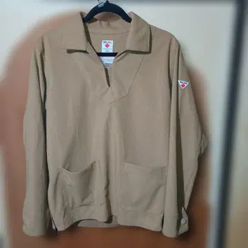 베이지 풀오버 상의 빅벨