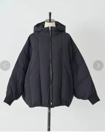 BEARDSLEY 비어즐리 돌먼 다운 블랙