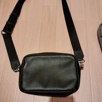블랙 가죽 숄더백