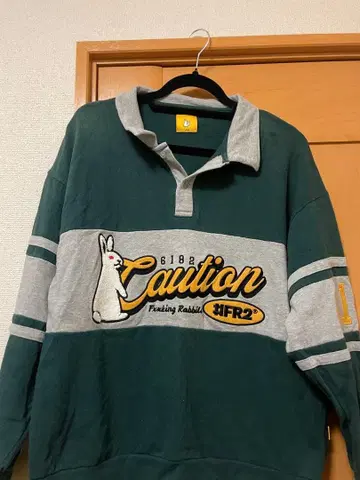 FR2 롱티, 피케 셔츠 그린/그레이