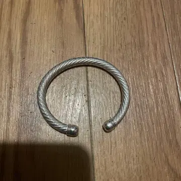 실버 트위스트 디자인 뱅글