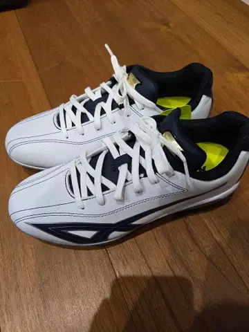 야구 스파이크 금장 장식 화이트 SSK 새상품