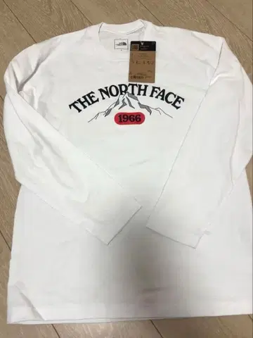 (미사용 새상품) THE NORTH FACE 트레이닝복 S 사이즈 화이트