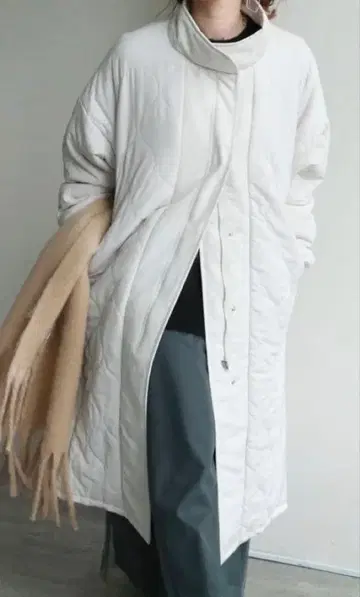 화이트 퀼팅 롱 자켓 다운