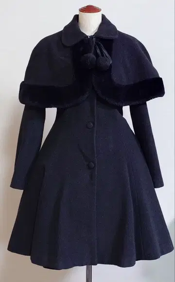 캐서린 코티지 그레이 케이프 포함 롱 코트 (주의 요망)