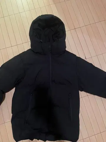 블랙 다운 자켓 후드 부착