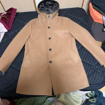 브라운 후드 부착 울 코트