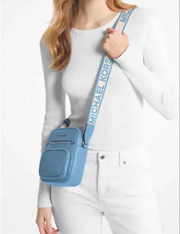 MICHAEL KORS 라이트 블루 숄더백