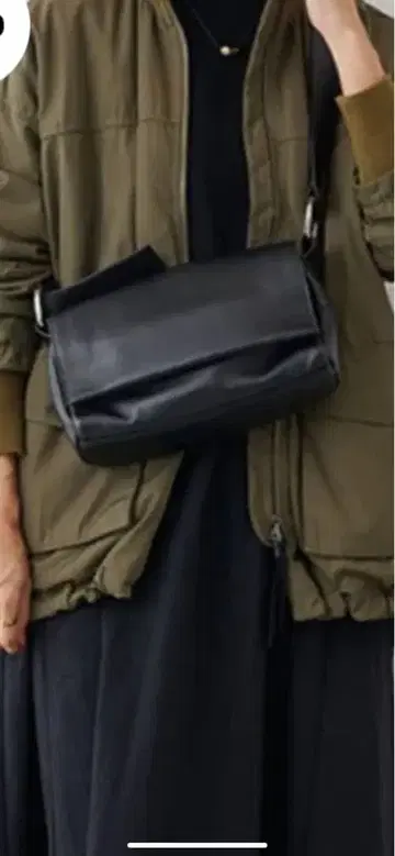 가죽 숄더백 블랙 카키