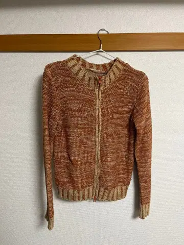 오렌지 계열 집업 니트 스웨터